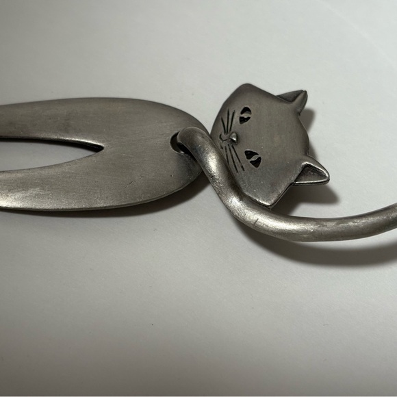 Jonette Jewelry Brushed silver tone cat kitten with swivel paw/ legs Brooch - Picture 4 of 6